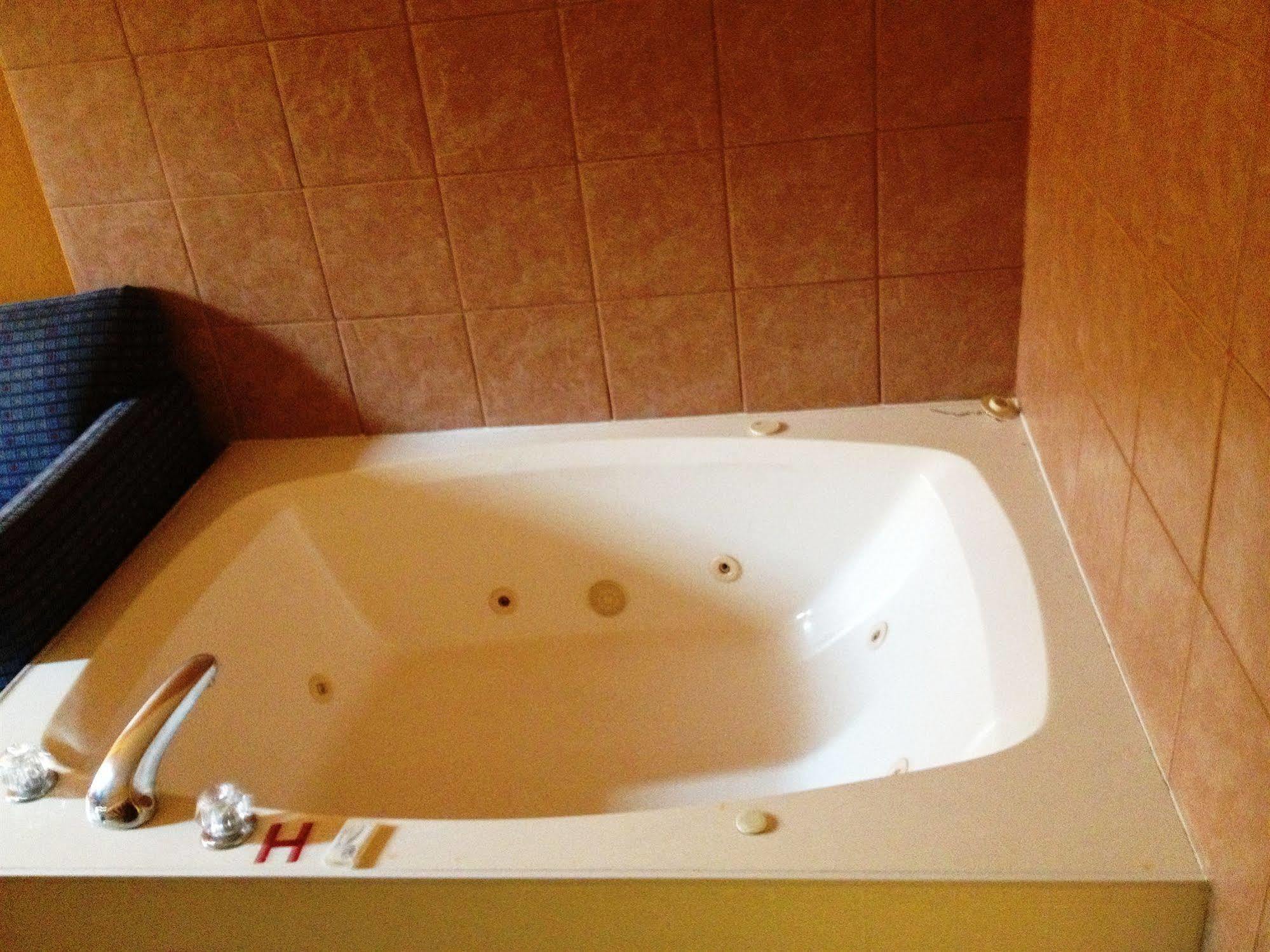 Real Value Inn Memphis Bagian luar foto