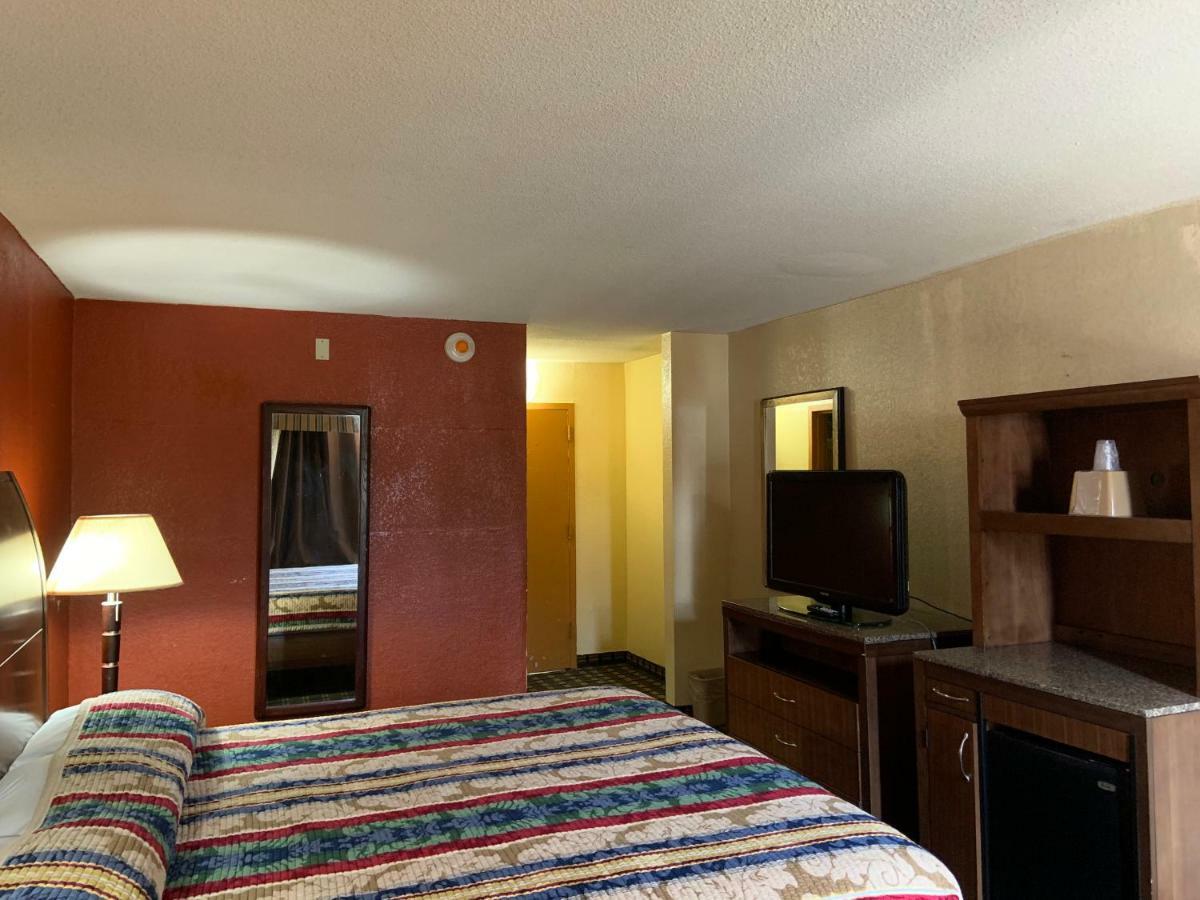 Real Value Inn Memphis Bagian luar foto