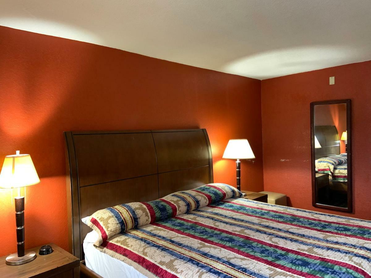 Real Value Inn Memphis Bagian luar foto